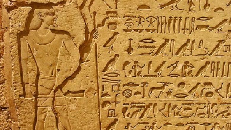Révolution hiéroglyphique : Les initiatives pour faire revivre la langue des pharaons.
