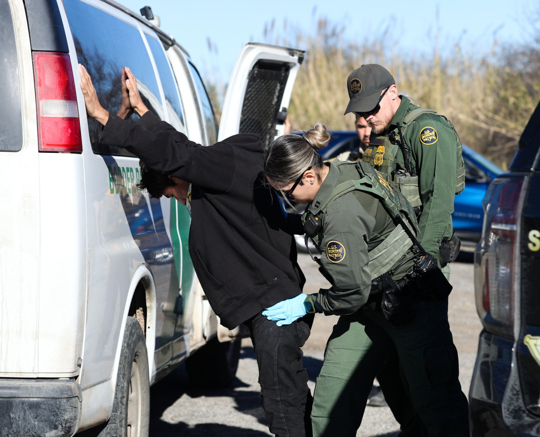 La dystopie américaine : une base de données ADN pour les migrants