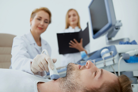 Un nombre stupéfiant d'hommes meurent parce qu'ils refusent d'aller chez le médecin