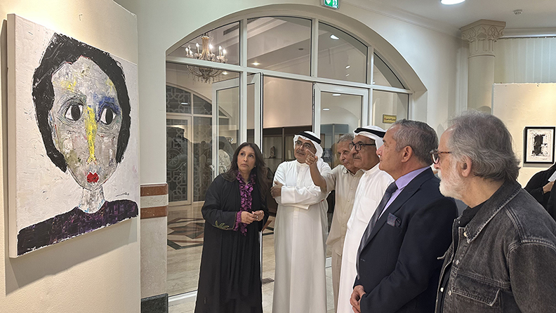 Visages sans ombre : Poésie et art dans les toiles de Meera Al Qasim