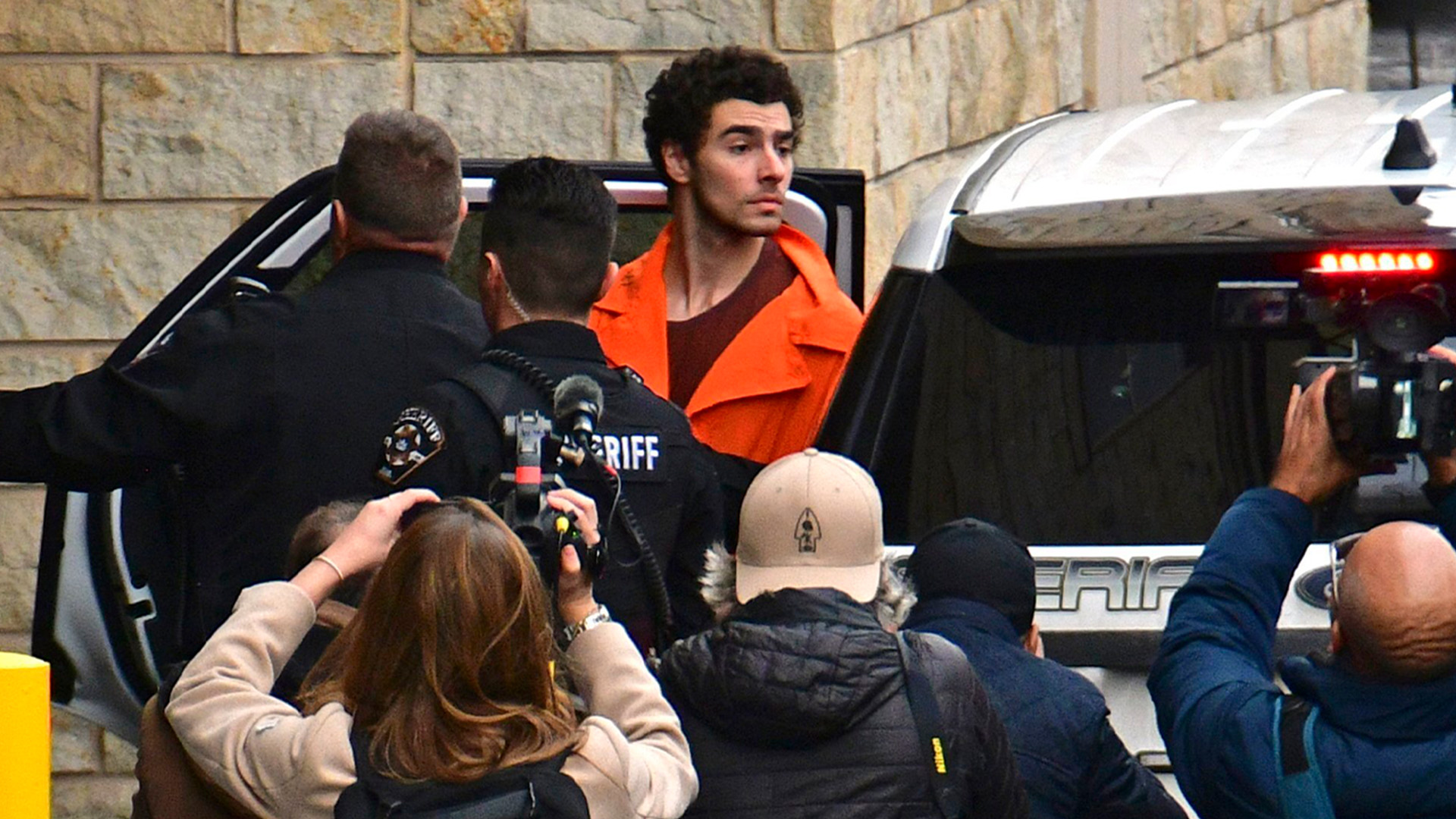 Une femme prétend être mariée à une version d'IA de Luigi Mangione