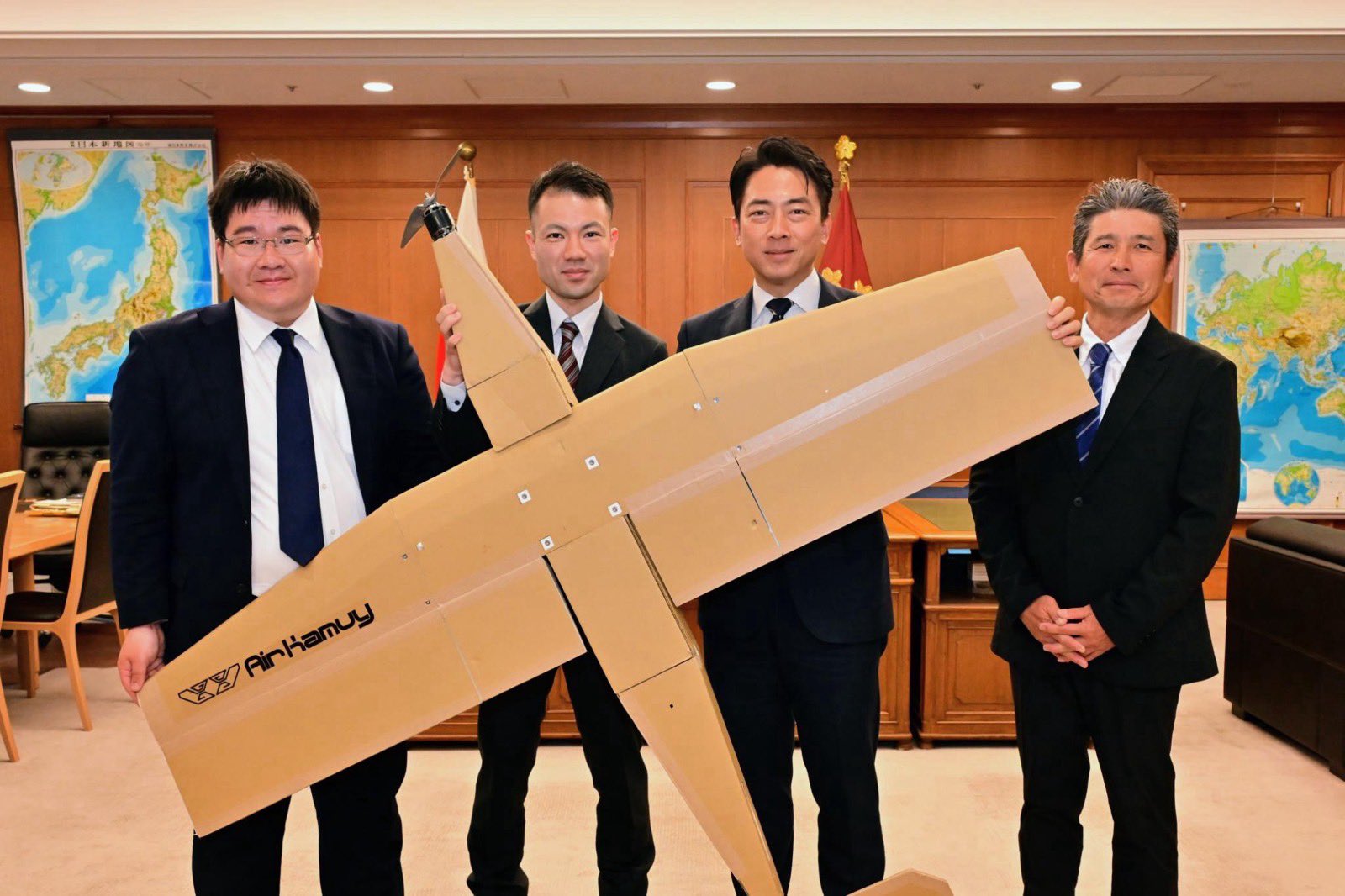 Drones de combat fabriqués en carton