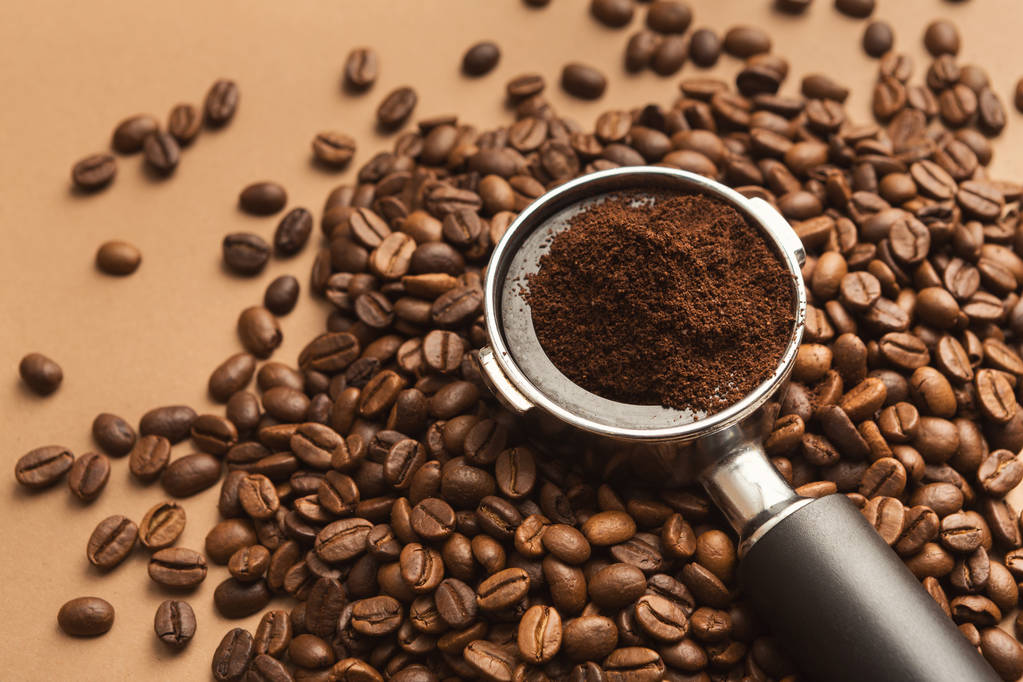 Des scientifiques développent une technologie révolutionnaire qui transforme le marc de café en biocarburant en seulement 90 secondes