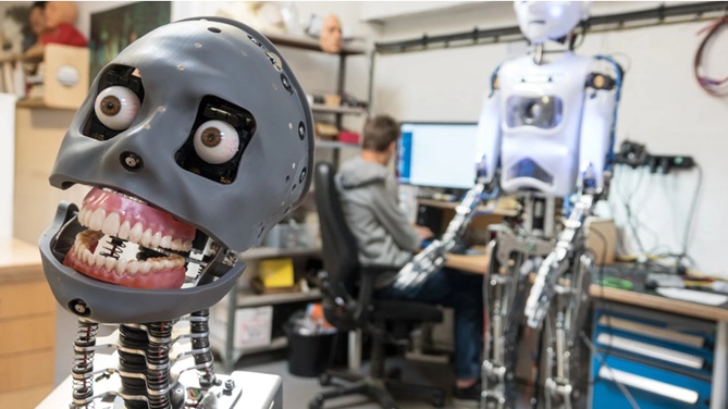 Du scepticisme à l’affirmation : un robot s’érige en Créateur