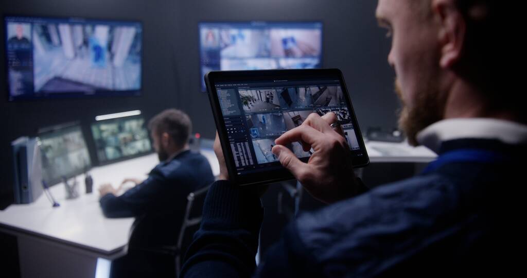 Comment le Panoptique de la surveillance par IA réécrit les règles du roman policier